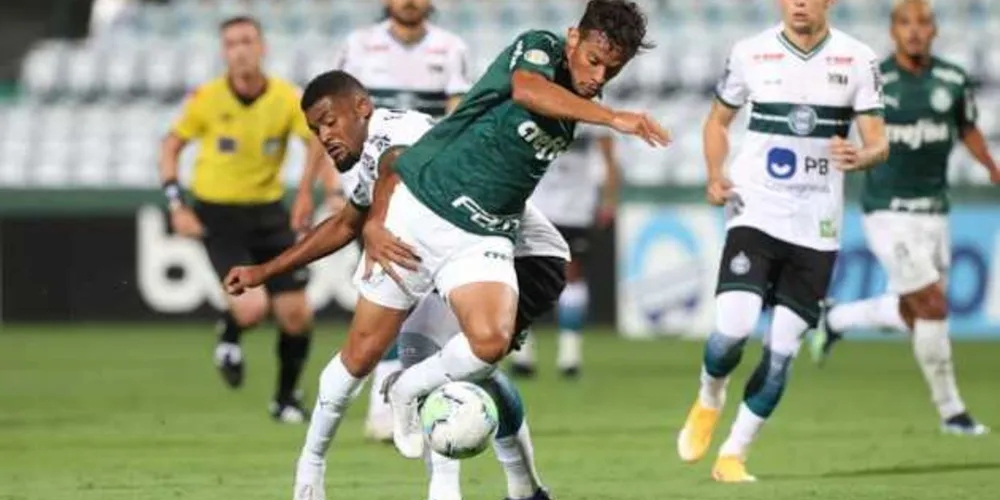 Imagem ilustrativa da imagem Brasileiro: mesmo rebaixado, Coritiba derrota Palmeiras