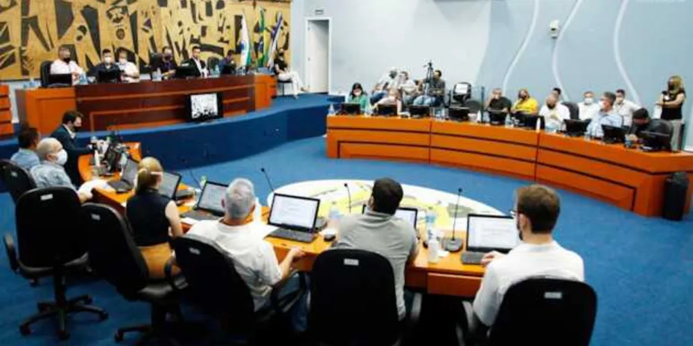 Quatro comissões são presididas por partidos ligados à prefeita Elizabeth Schmidt (PSD)