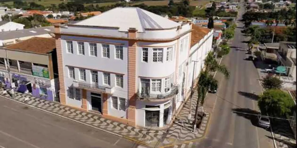 São 866 casos confirmados para Covid-19 em residentes de Palmeira, sendo 637 recuperados, 217 em isolamento domiciliar e 12 óbitos por Covid-19.