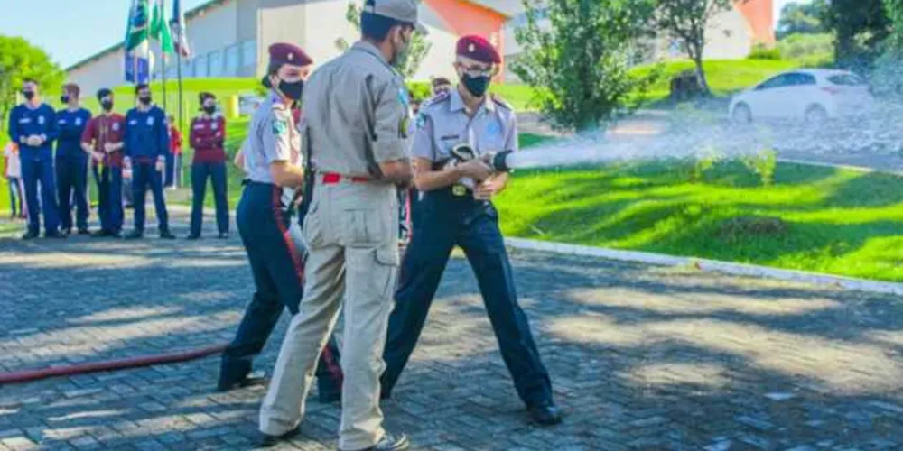 Pioneiro do ensino cívico militar na cidade, diferencial do colégio é unificar conteúdos das disciplinas com ensinamento de valores cidadãos 