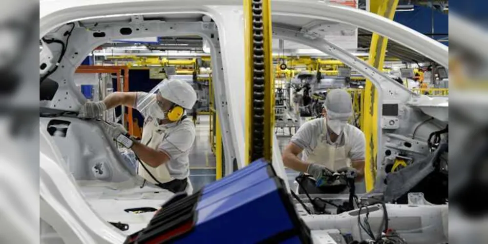 Na análise trimestral, o PIB apresentou, na série com ajuste sazonal, crescimento de 3,4% no quarto trimestre