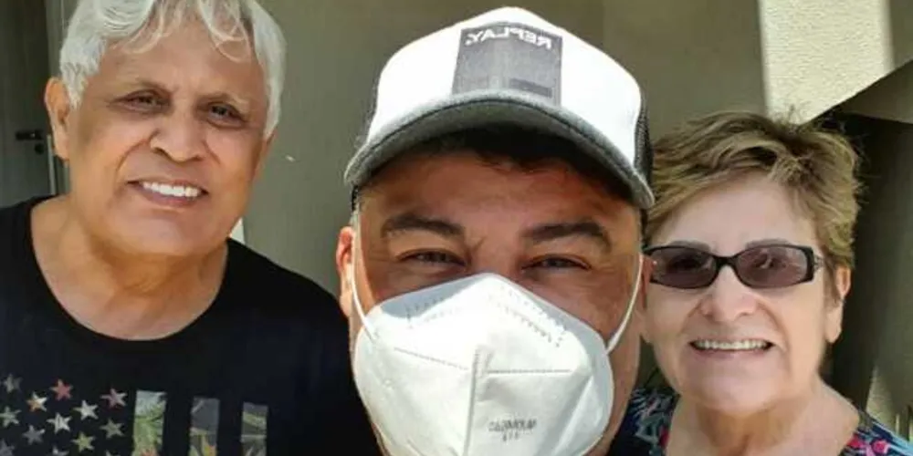 Imagem ilustrativa da imagem Rangel e Sandro comemoram vitória dos pais contra a covid