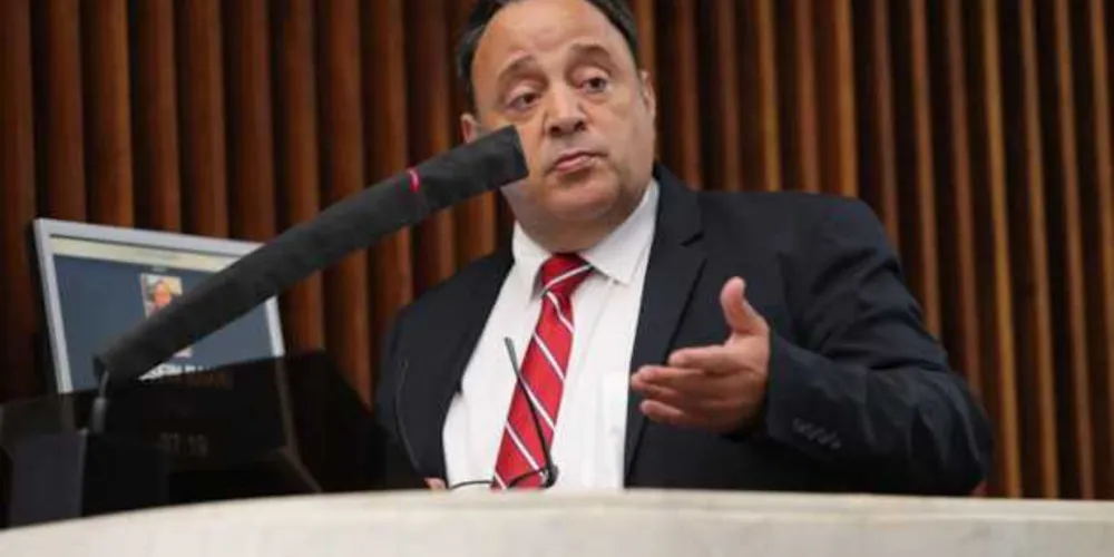 Deputado estadual e líder do governo exige explicações sobre suspensão da prova horas antes do concurso