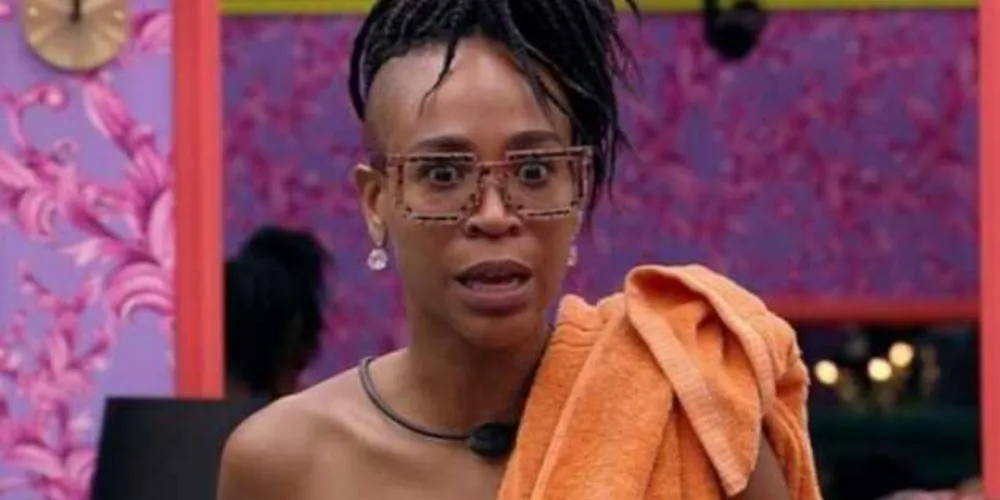 Não encontramos nenhum motivo, por isso nós somos #ForaKarol