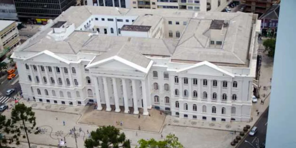 Imagem ilustrativa da imagem Vestibular da UFPR é adiado um dia após suspensão de concurso da Polícia Civil