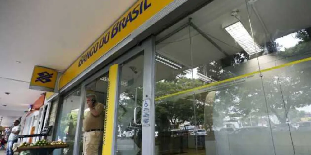 No âmbito do Pronamp, que é destinada ao médio produtor, a taxa cobrada será de 5% ao ano, com prazo de até 14 meses e teto de R$ 1,5 milhão. 