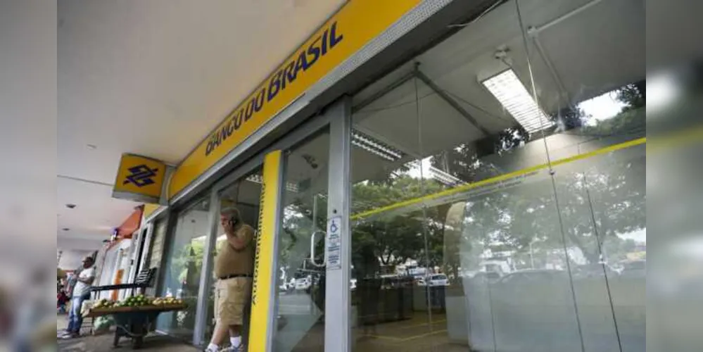 No âmbito do Pronamp, que é destinada ao médio produtor, a taxa cobrada será de 5% ao ano, com prazo de até 14 meses e teto de R$ 1,5 milhão. 