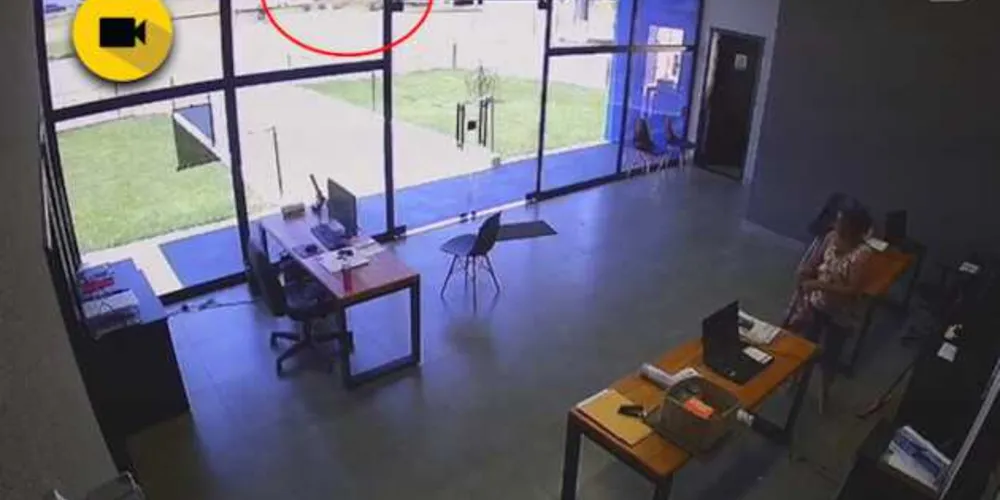 Imagem ilustrativa da imagem Vídeo mostra batida entre caminhão e trem no Paraná