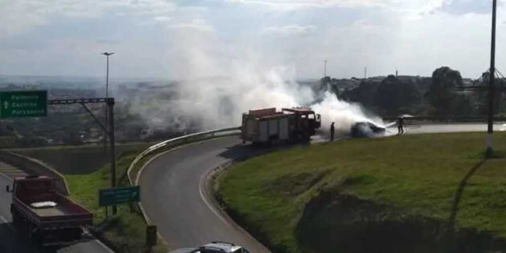 Chamas foram controladas pelos Bombeiros
