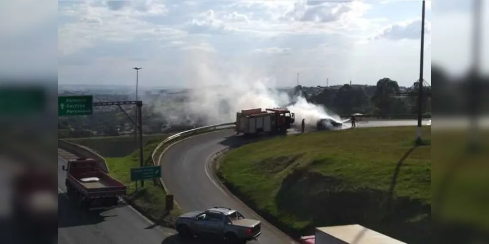 Chamas foram controladas pelos Bombeiros