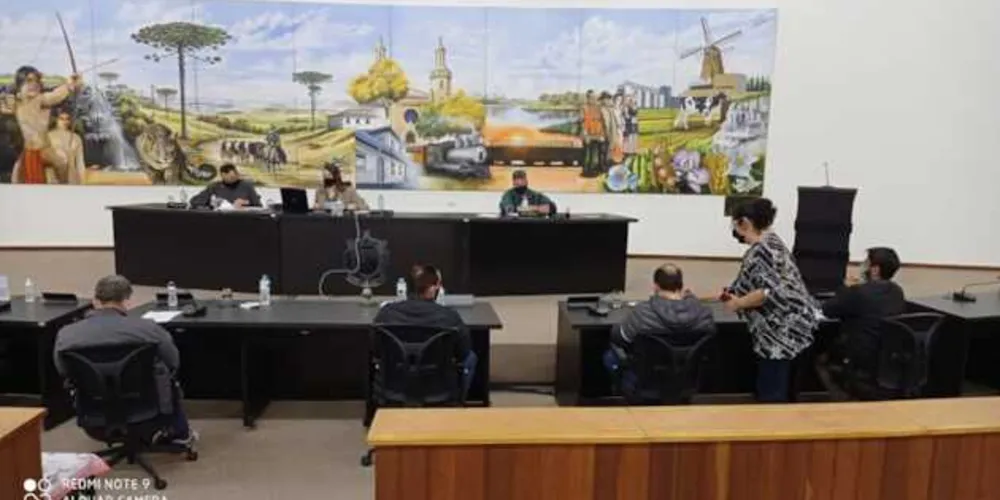 Medida suspende a sessão ordinária que aconteceria na próxima quarta-feira (3)