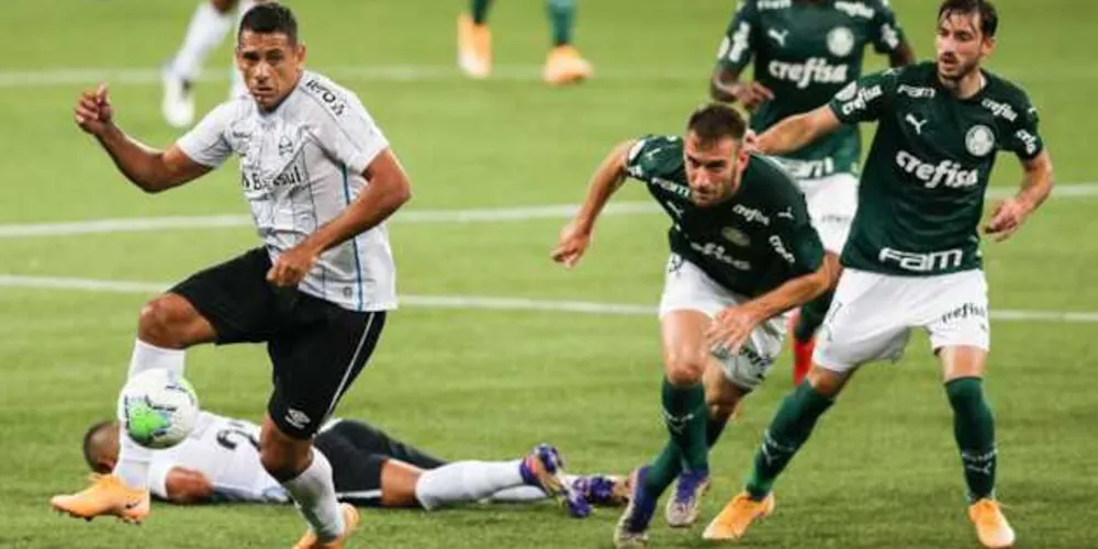 Grêmio e Palmeiras se enfrentam em busca do título da competição