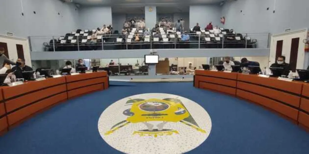 Circulação de pessoas no prédio da Câmara também está proibida.