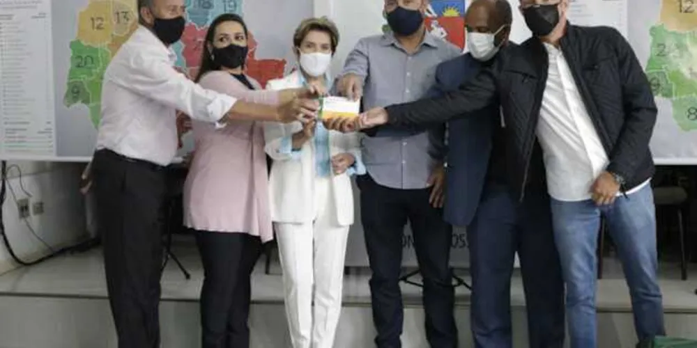 Elizabeth teve uma reunião com a Frente Nacional de Prefeitos (FNP).