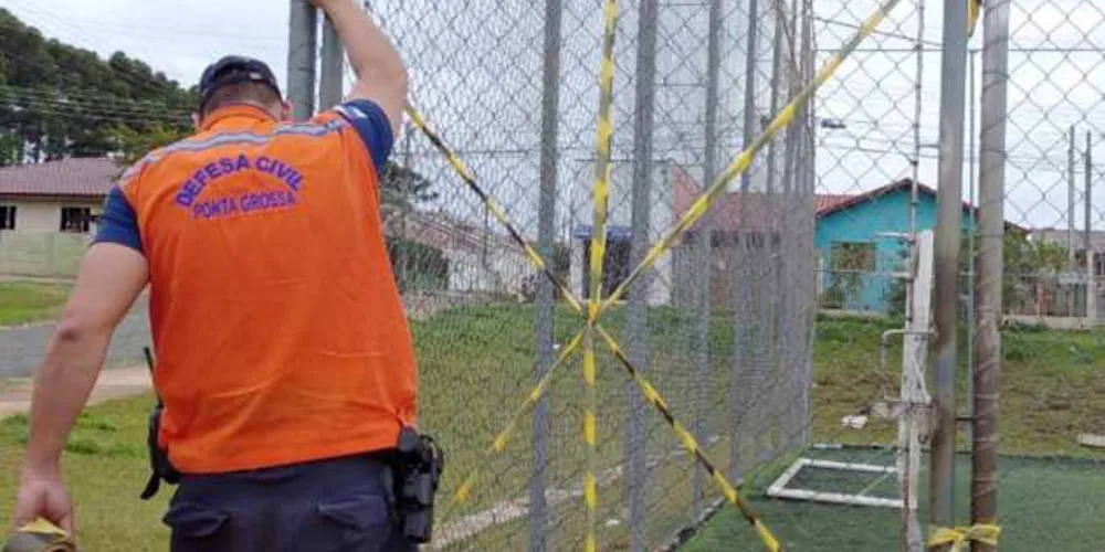 Imagem ilustrativa da imagem Defesa Civil interdita quadras esportivas no Município