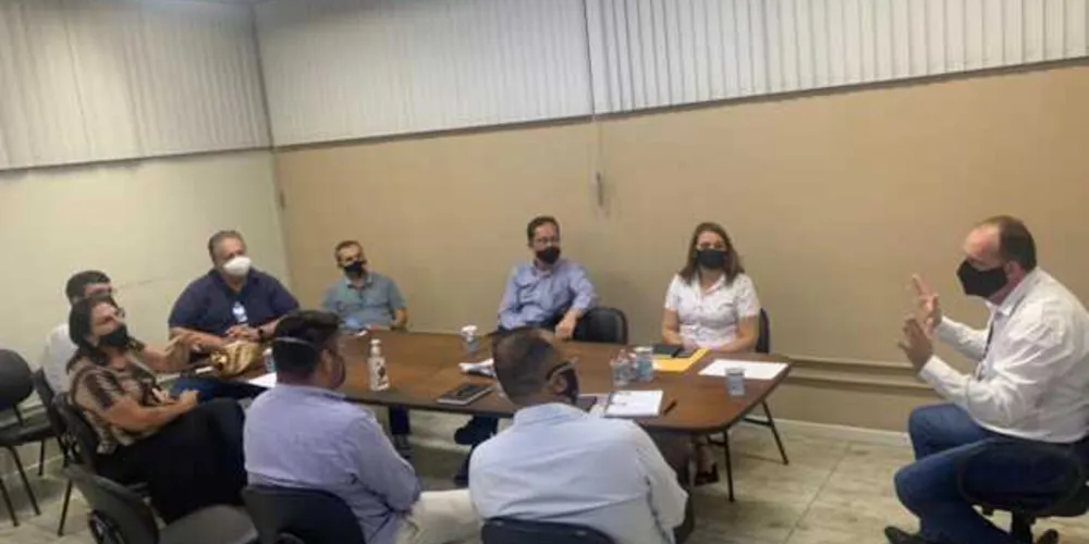 Imagem ilustrativa da imagem Diretores da ACIPG se reúnem com secretários para discutir decretos