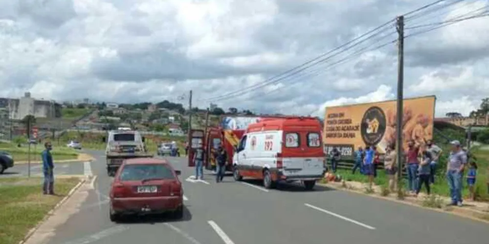 Após colisão, moto bateu em um poste