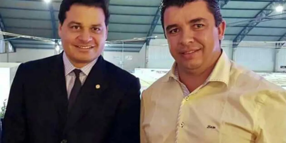 À esquerda Sandro Alex e à direita Diego Macedo.