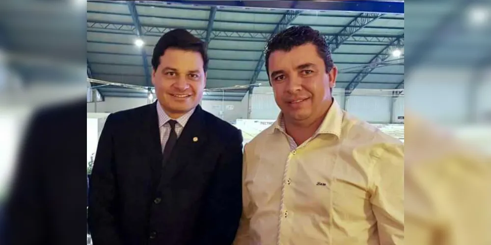 À esquerda Sandro Alex e à direita Diego Macedo.
