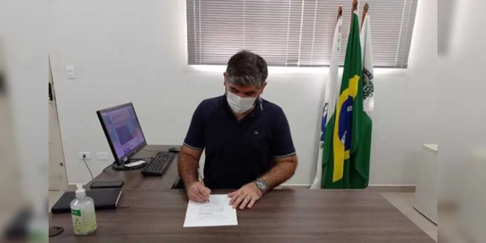Em Cândido de Abreu, o prefeito Renan Romanichen também assinou o termo de interesse para aderir ao consórcio
