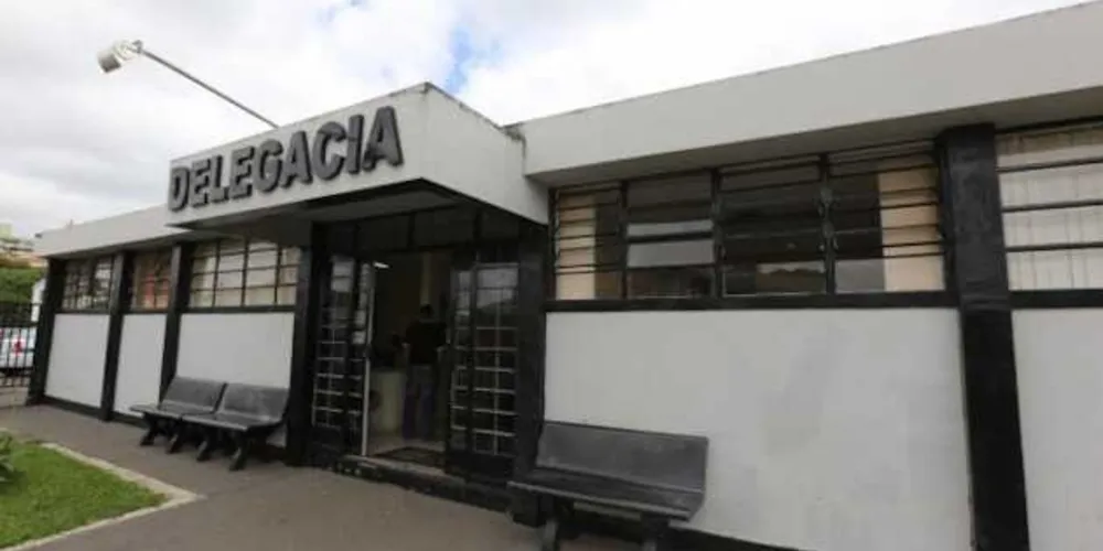 Arma também foi apreendida 