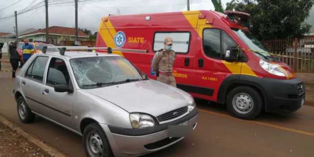 Jovem estava andando de skate na via quando foi atingido por um Ford Fiesta