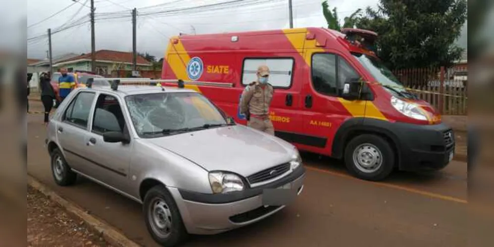 Jovem estava andando de skate na via quando foi atingido por um Ford Fiesta