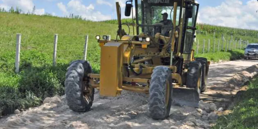 A partir do programa, a prefeitura pode realizar mais serviços de infraestrutura no campo, como conservação e abertura de vias