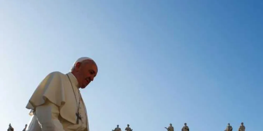 Na visita de quatro dias, o papa se apresenta como "peregrino da paz"