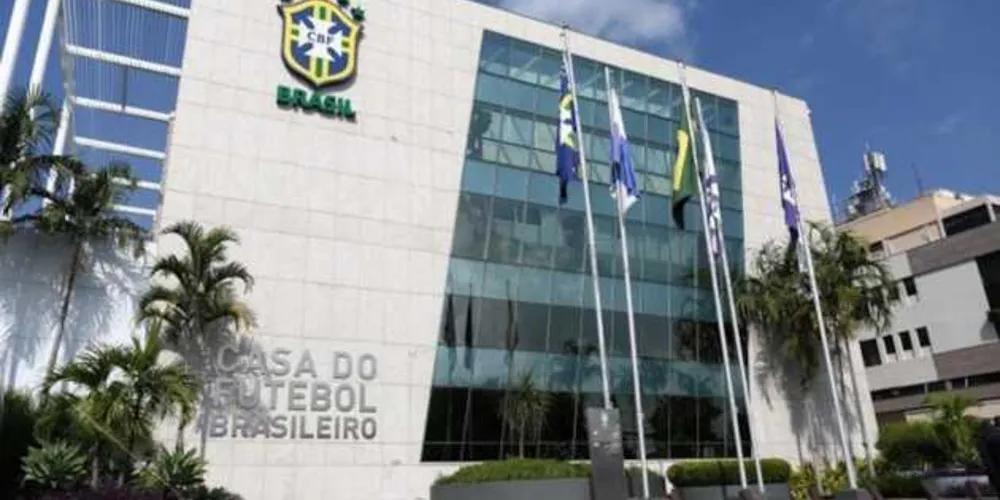 Em 2020, futebol ficou paralisado por quatro meses no país