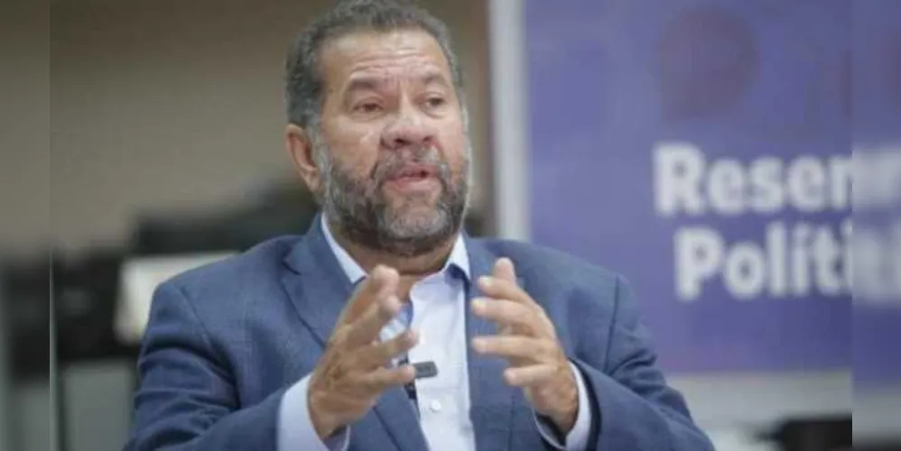 Carlos Lupi, anunciou, nesta sexta-feira (5), que o partido solicitará, na Justiça, a interdição de Jair Bolsonaro