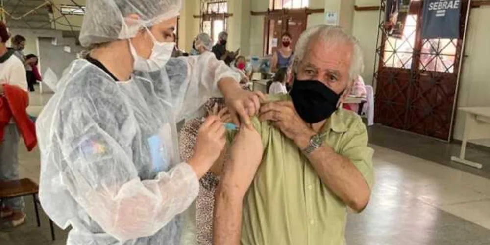 Ponta Grossa vacinou um total de 2.425 pessoas acima de 80 anos neste sábado