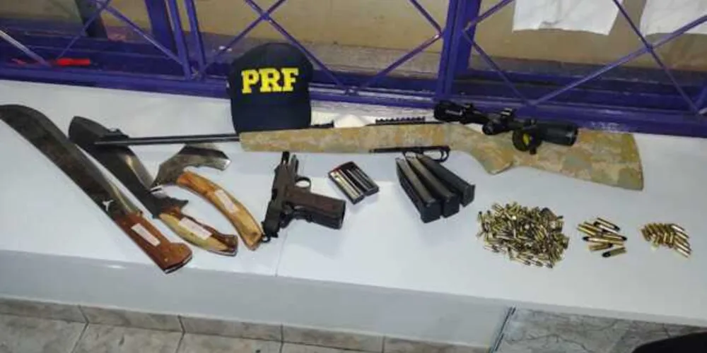 Armas e munições foram apreendidas após acidente