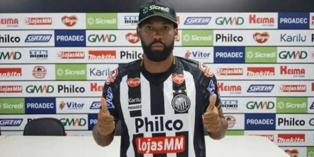 Lucas Mendes se apresentou no Fantasma.