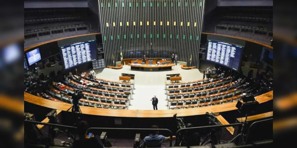 PEC possibilita o pagamento do auxílio emergencial.