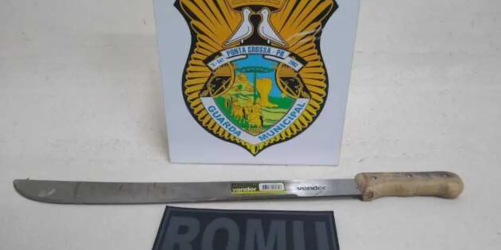 Arma foi apreendida pela equipe da Romu