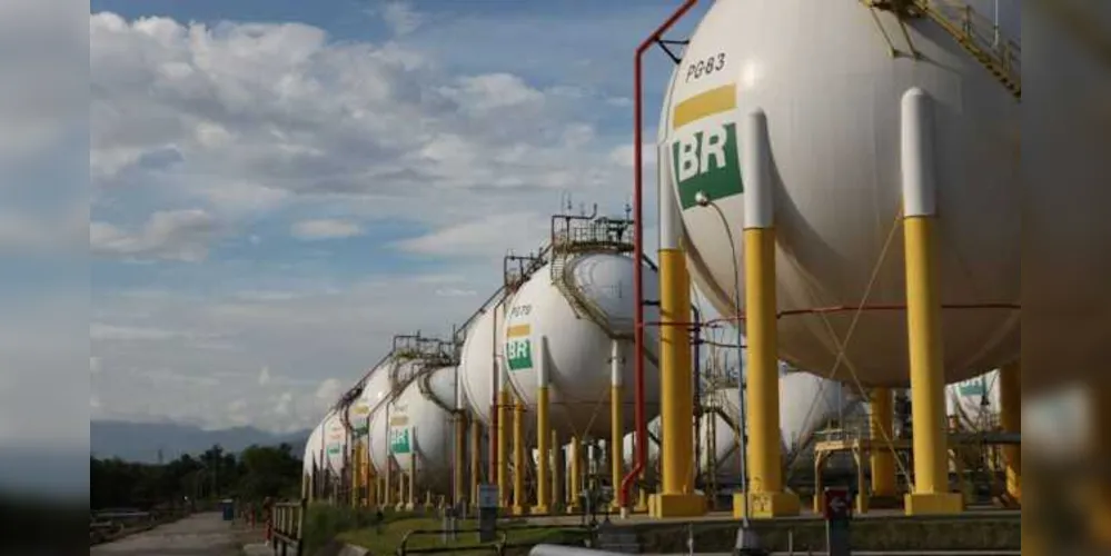 Imagem ilustrativa da imagem Petrobras aumenta preços da gasolina e do diesel