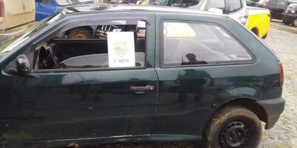 Automóvel foi encontrado na região de Uvaranas.
