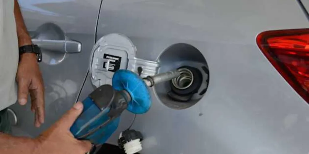 Preço do litro da gasolina subiu R$ 0,23 e do diesel aumentou R$ 0,15.