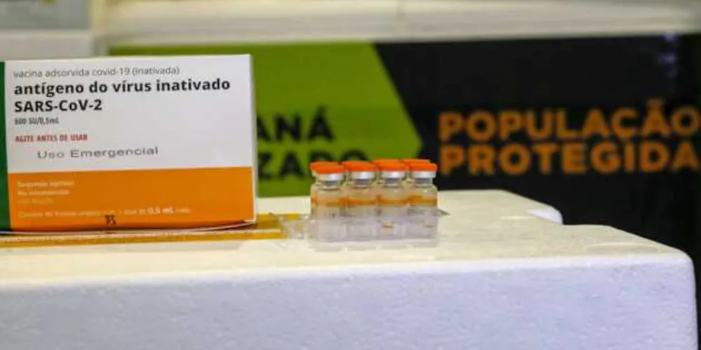 Até a segunda-feira (8), 394.448 paranaenses tinham sido imunizados, com 517.520 vacinas aplicadas,