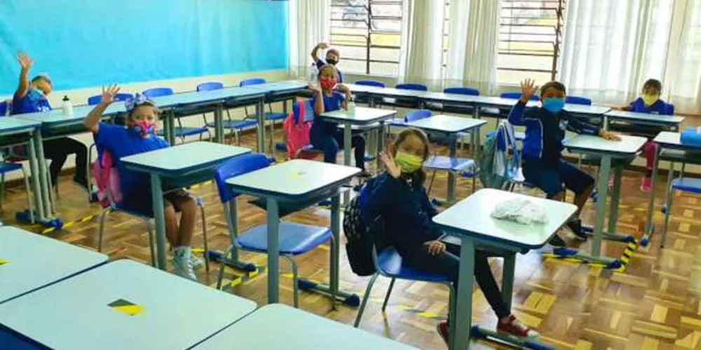 A previsão para o retorno das escolas municipais, CMEIs e Centros de Educação Infantil conveniados com a Prefeitura é para o dia 05 de abril.