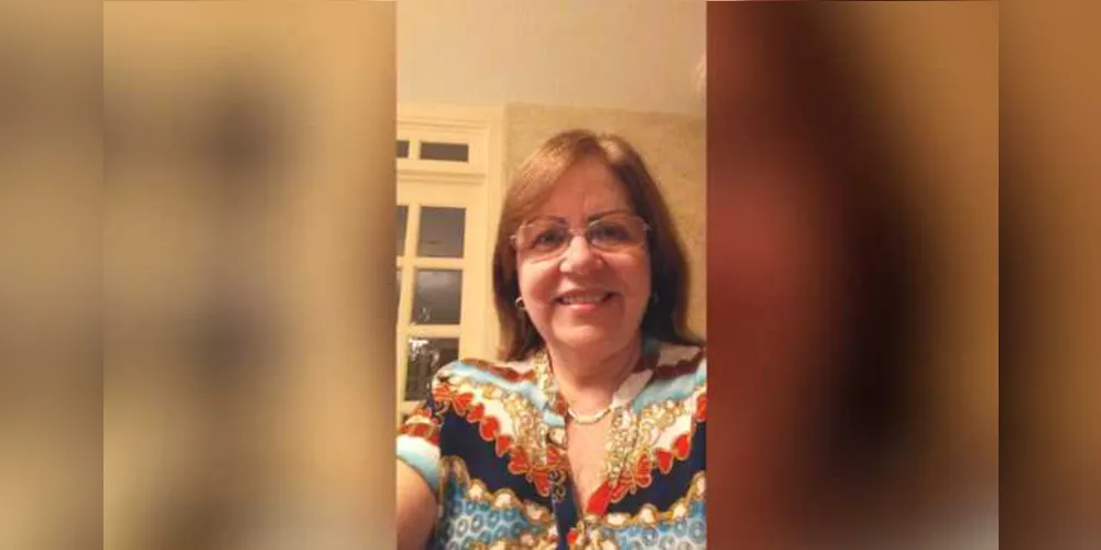 Sueli Fernandes, professora aposentada, filha da escritora, trovadora e artista plástica Amalia Max.
Formada em História pela UEPG. Publicou seu primeiro livro 'Aconteceu ComigoComigo... -
viagens pelo mundo'; em 2019.
