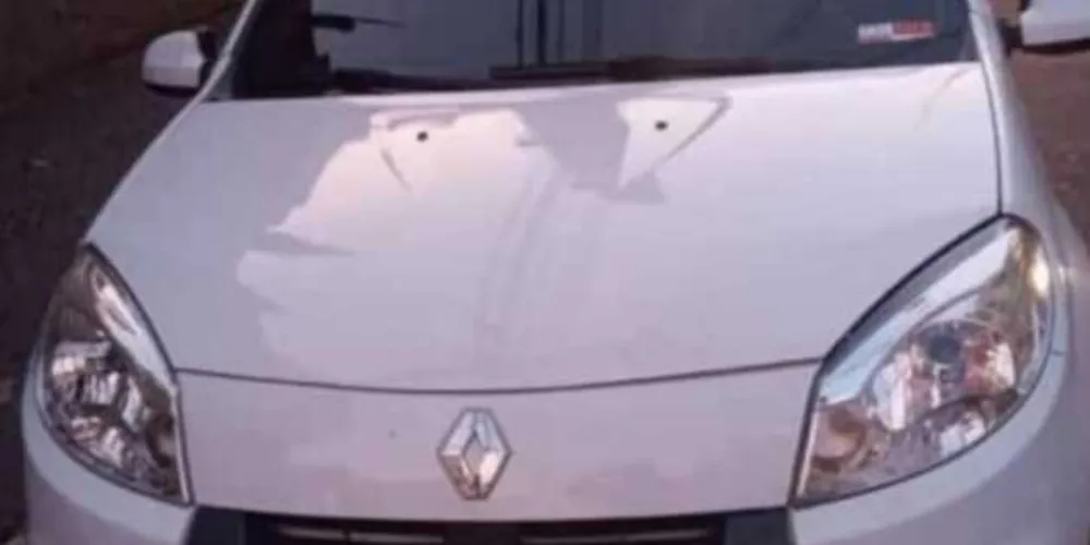 Renault/Sandero tem placa AVZ-5083.