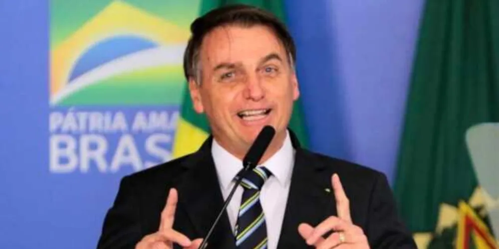 Bolsonaro sanciona projetos de lei que ampliam a capacidade de aquisição de vacinas 