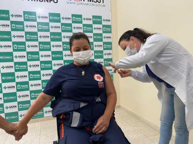 Imagem ilustrativa da imagem Equipes do Samu são vacinadas contra a covid-19