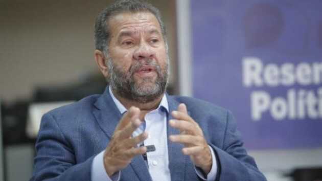 Carlos Lupi, anunciou, nesta sexta-feira (5), que o partido solicitará, na Justiça, a interdição de Jair Bolsonaro