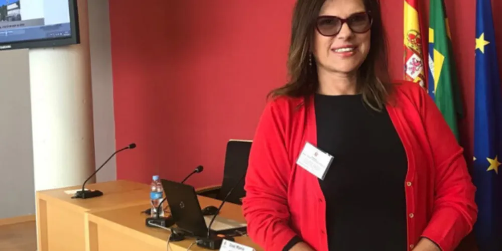 Felicitações - A Juíza da Vara da Infância e Juventude e diretora do Fórum Estadual de Ponta Grossa Noeli Tavares Reback, nesta quinta-feira (16), brinda a chegada de seu aniversário. Noeli com seu trabalho sério é comprometida sempre com o melhor para sociedade, desenvolvendo um papel fundamental na parte social em nossa cidade. Da coluna RC os votos de prosperidade e sucesso!