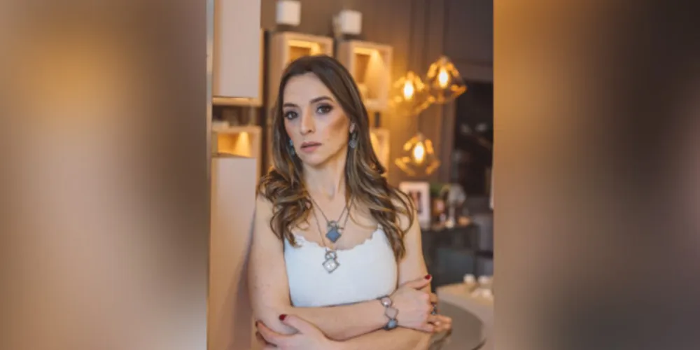 Felicitações – A empresária Mariza Sleutjes Kiers receberá as felicitações pela chegada de seu aniversário na próxima quinta-feira (22). Mariza vem se destacando com a boutique multimarcas Kiers Concept e com sua marca própria de acessórios. Da coluna RC os votos de prosperidade e realizações.