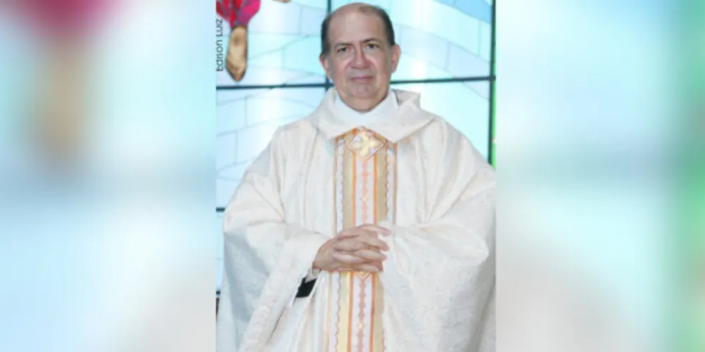 Felicitações - Padre Wilton de Moraes Lopes, fundador da Congregação da Copiosa Redenção, Cidadão Honorário do Paraná, nesta terça-feira (27), receberá as felicitações pela passagem de seu aniversário.  Da coluna RC os votos de saúde e realizações. 
