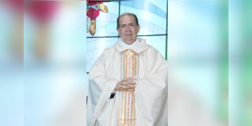 Felicitações - Padre Wilton de Moraes Lopes, fundador da Congregação da Copiosa Redenção, Cidadão Honorário do Paraná, nesta terça-feira (27), receberá as felicitações pela passagem de seu aniversário.  Da coluna RC os votos de saúde e realizações. 